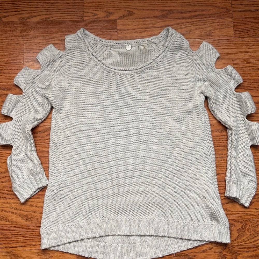 Light Gray Cold-Shoulder Crewneck Sweater — Women's Casual Knit